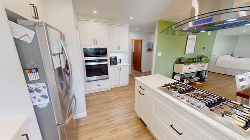 904 9Th Street, Cranbrook, BC - Indoor Photo Showing Kitchen