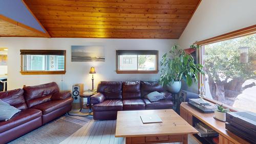 390 Leadenhall Street, Kimberley, BC - Indoor Photo Showing Living Room