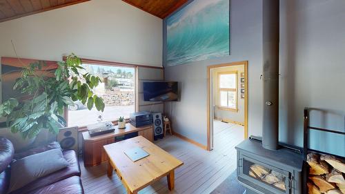 390 Leadenhall Street, Kimberley, BC - Indoor Photo Showing Living Room With Fireplace