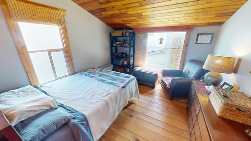 390 Leadenhall Street, Kimberley, BC - Indoor Photo Showing Bedroom