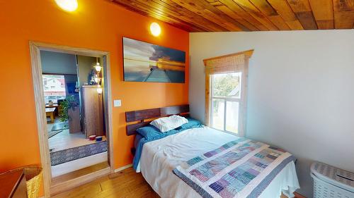 390 Leadenhall Street, Kimberley, BC - Indoor Photo Showing Bedroom