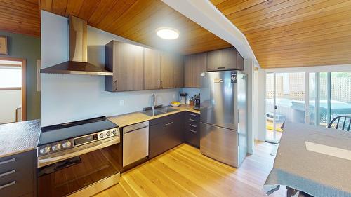390 Leadenhall Street, Kimberley, BC - Indoor Photo Showing Kitchen