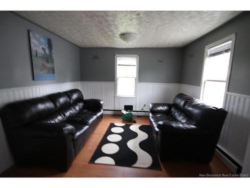 34-36 Jean St, Saint John, NB - Indoor Photo Showing Living Room