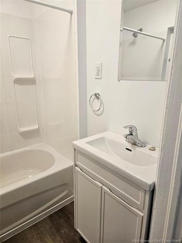 34-36 Jean St, Saint John, NB - Indoor Photo Showing Bathroom