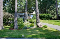 978 Fir Tree Glen Saanich, BC V8X 5B7