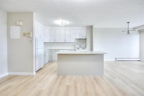 601-1305 Grant Ave, Winnipeg, MB - Indoor Photo Showing Kitchen