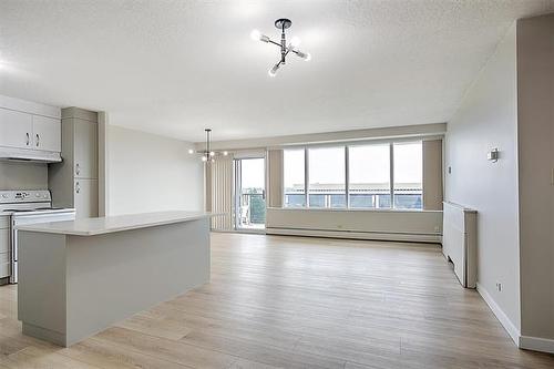 601-1305 Grant Ave, Winnipeg, MB - Indoor Photo Showing Kitchen