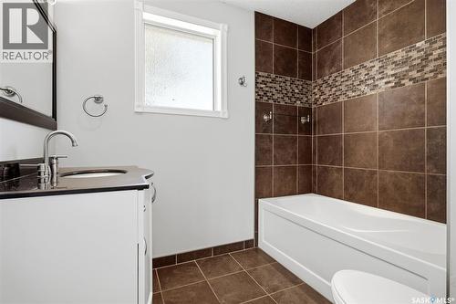 870 Royal Street, Regina, SK - Indoor Photo Showing Bathroom