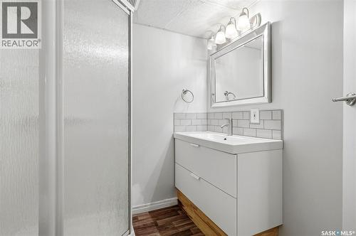 870 Royal Street, Regina, SK - Indoor Photo Showing Bathroom