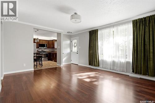 870 Royal Street, Regina, SK - Indoor Photo Showing Living Room