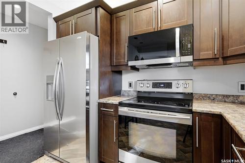 870 Royal Street, Regina, SK - Indoor Photo Showing Kitchen