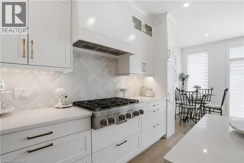 24 Willow Bank Common, St. Catharines, ON - Indoor Photo Showing Kitchen With Upgraded Kitchen