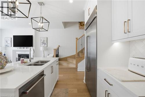 24 Willow Bank Common, St. Catharines, ON - Indoor Photo Showing Kitchen With Double Sink