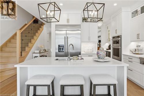 24 Willow Bank Common, St. Catharines, ON - Indoor Photo Showing Kitchen With Upgraded Kitchen