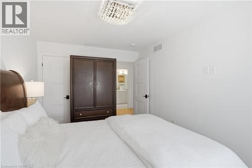24 Willow Bank Common, St. Catharines, ON - Indoor Photo Showing Bedroom