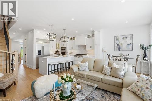 24 Willow Bank Common, St. Catharines, ON - Indoor Photo Showing Living Room