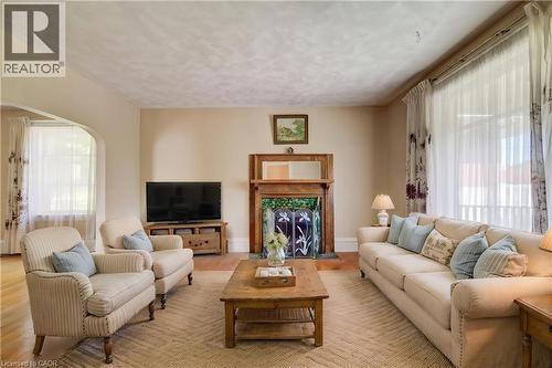 2 Samuelson Street, Cambridge, ON - Indoor Photo Showing Living Room