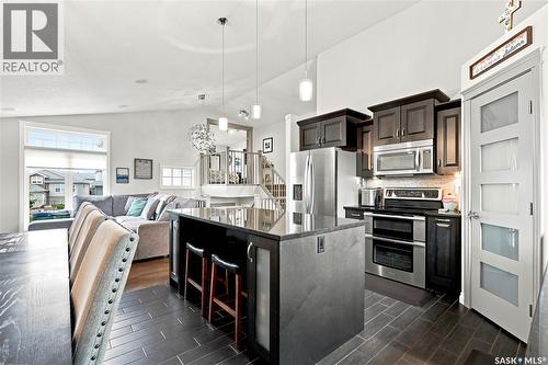 335 Dawson Crescent, Saskatoon, SK - Indoor Photo Showing Kitchen With Upgraded Kitchen