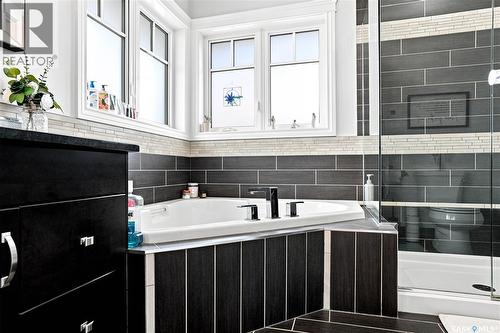 335 Dawson Crescent, Saskatoon, SK - Indoor Photo Showing Bathroom