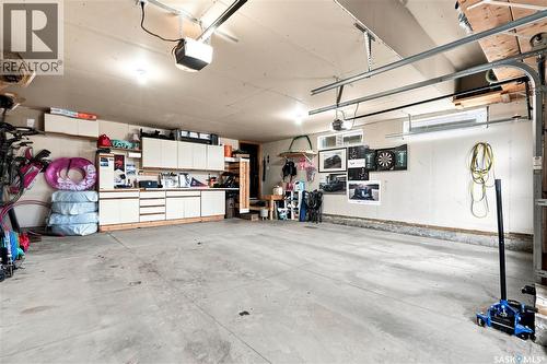 335 Dawson Crescent, Saskatoon, SK - Indoor Photo Showing Garage