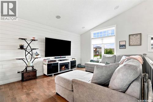 335 Dawson Crescent, Saskatoon, SK - Indoor Photo Showing Living Room
