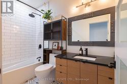 Main floor 4 pc bathroom - 