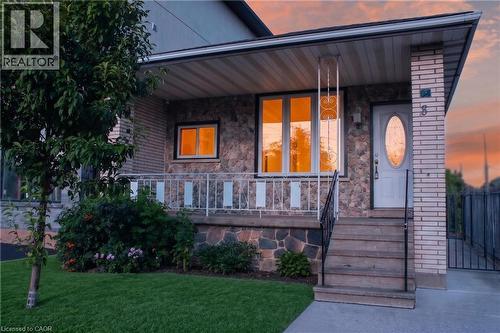 8 Robins Avenue, Hamilton, ON - Outdoor