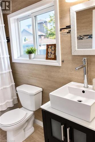 8 Robins Avenue, Hamilton, ON - Indoor Photo Showing Bathroom