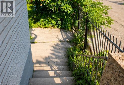 8 Robins Avenue, Hamilton, ON - Outdoor
