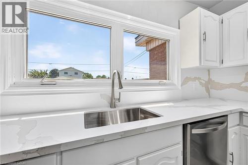 96 Fielding Crescent, Hamilton, ON - Indoor Photo Showing Kitchen