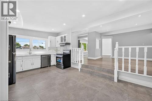 96 Fielding Crescent, Hamilton, ON - Indoor Photo Showing Kitchen