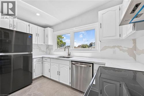 96 Fielding Crescent, Hamilton, ON - Indoor Photo Showing Kitchen
