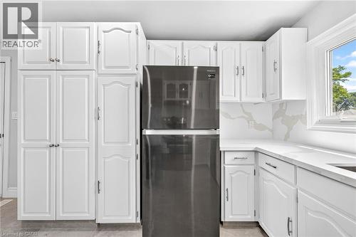 96 Fielding Crescent, Hamilton, ON - Indoor Photo Showing Kitchen