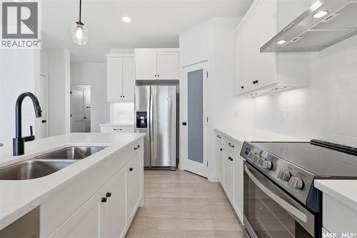 104 Forsey Avenue, Saskatoon, SK - Indoor Photo Showing Kitchen With Double Sink With Upgraded Kitchen