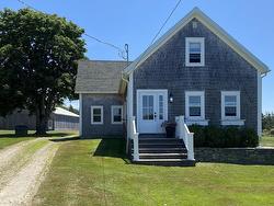718 Small Gains Road Brooklyn, NS B5A 4A8