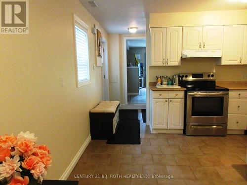 31 River Drive, Essa, ON - Indoor Photo Showing Kitchen