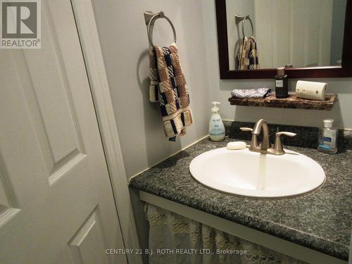 31 River Drive, Essa, ON - Indoor Photo Showing Bathroom