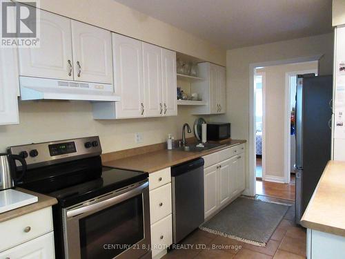 31 River Drive, Essa, ON - Indoor Photo Showing Kitchen With Double Sink