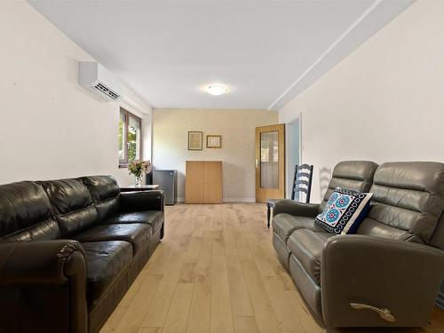 25 Eastwind Drive, Chester, NS - Indoor Photo Showing Living Room