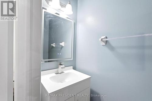 43 Mullholland Avenue, Cambridge, ON - Indoor Photo Showing Bathroom