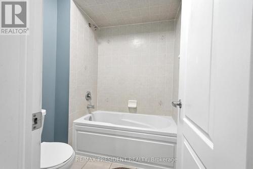 43 Mullholland Avenue, Cambridge, ON - Indoor Photo Showing Bathroom