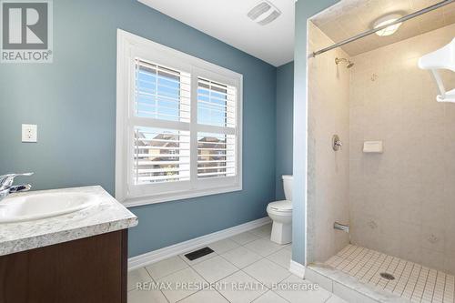 43 Mullholland Avenue, Cambridge, ON - Indoor Photo Showing Bathroom