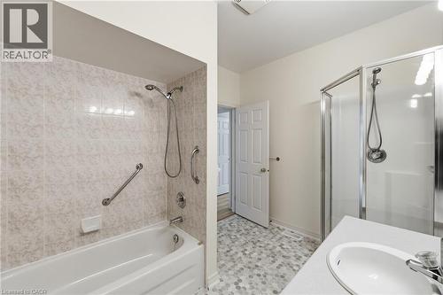 98 Sunibel Drive E, Glanbrook, ON - Indoor Photo Showing Bathroom