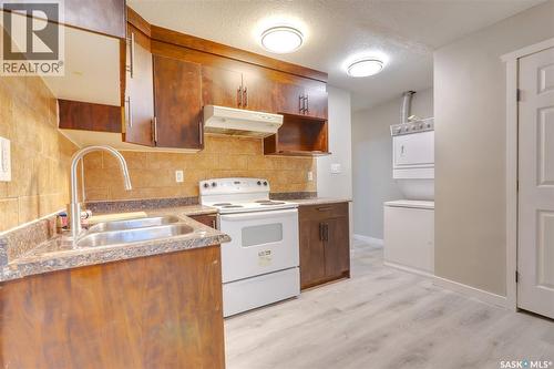 741 Garnet Street, Regina, SK - Indoor Photo Showing Kitchen With Double Sink