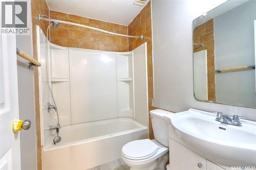 741 Garnet Street, Regina, SK - Indoor Photo Showing Bathroom