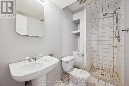 628 Willow Road, Guelph (Willow West/Sugarbush/West Acres), ON - Indoor Photo Showing Bathroom