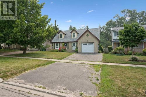 628 Willow Road, Guelph (Willow West/Sugarbush/West Acres), ON - Outdoor With Facade
