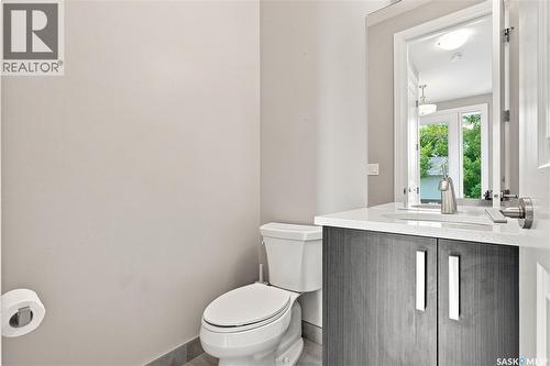 1623 Broadway Avenue, Saskatoon, SK - Indoor Photo Showing Bathroom