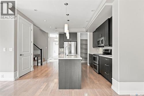 1623 Broadway Avenue, Saskatoon, SK - Indoor Photo Showing Kitchen With Upgraded Kitchen
