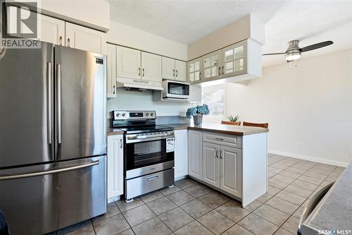 1308 Preston Avenue S, Saskatoon, SK - Indoor Photo Showing Kitchen With Stainless Steel Kitchen